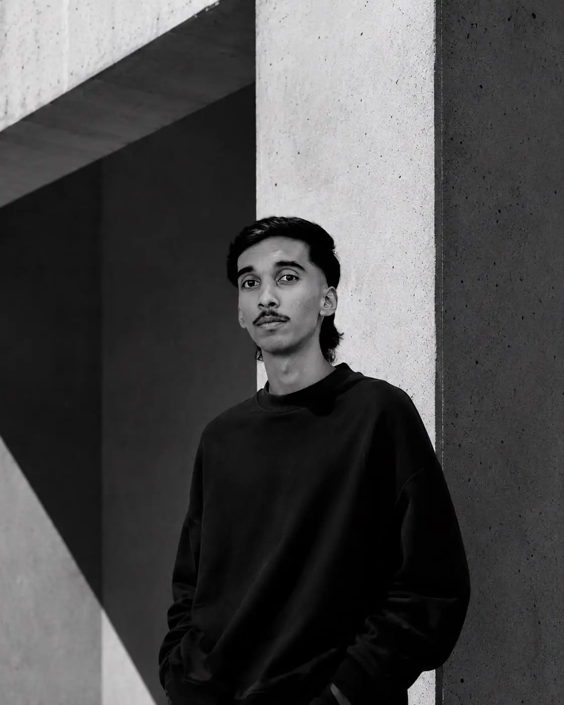 best digital marketer in saudi arabia standing near a wall